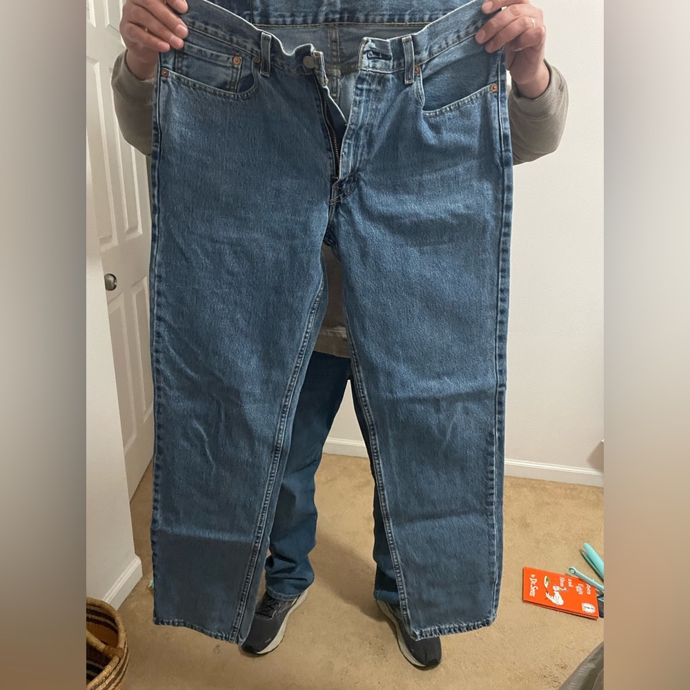 Excellent condition Mens Levi’s 550 33 waist 36 length.